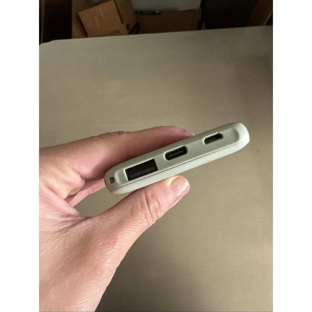 Mercury Power Bank Model Mi-pbc02 2.1 Output/input no cords included green